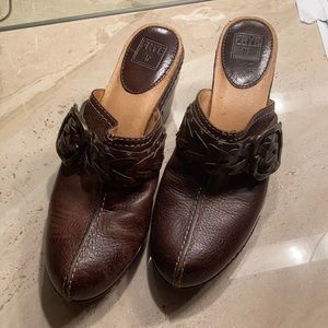 BRAND NEW Frye Candice buckle mules